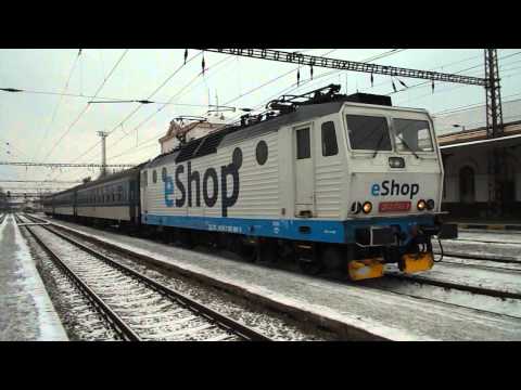 Příjezd a odjezd vlaku Os 7054 (ČD 362.081) - Chomutov, 19. 1. 2013