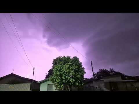 Relâmpagos em Mozarlândia, Goiás, 08/11/2025 . Passagem de frente fria e ciclone extratropical PT 06