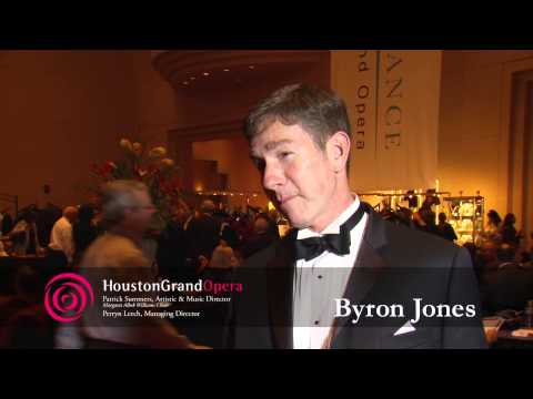 What to Wear to a Musical? Quick Tips for Men & Women