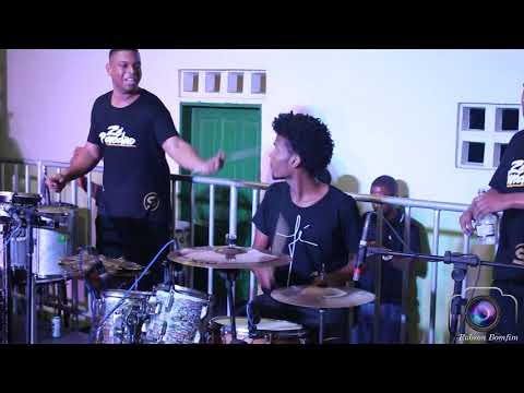 ZÉ PAREDÃO  PARTICIPAÇÃO BANDA O CRUSH   BABY MAMADEIRA NO COMANDO