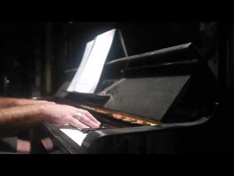 Vangelis on piano: Antarctica / L'Apocalypse des Animaux