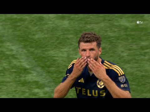 Thomas Müller HAT TRICK in Vacouver Romp!!