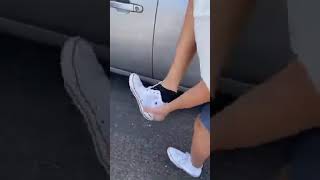 How to unlock car door with shoe laces🤯