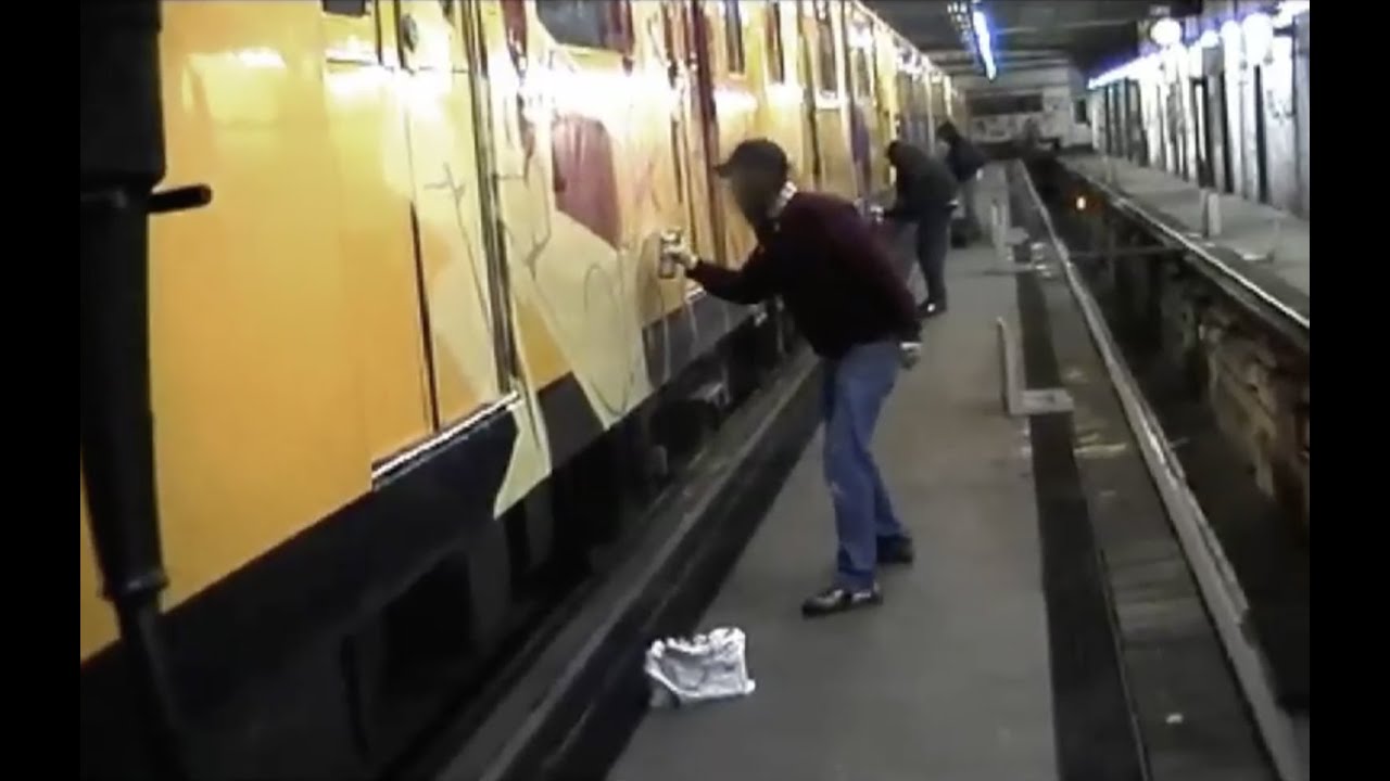 Graffiti In Berlin - 2005 (English Subtitles)