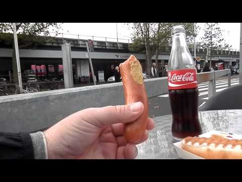 MongoTV_144 - Gamle Fede Olsen Spiser Lyngby Pølse Ved Lyngby Station