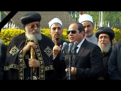 السيسي يتحدث إلى أهالي شهداء حادث الكنيسة البطرسية عقب الجنازة الرسمية