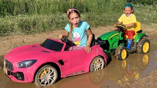 Download lagu Sofia stuck in the mud Max ride on Power Wheels Tractor to help mp3 Download lagu Sofia stuck in the mud Max ride on Power Wheels Tractor to help mp3