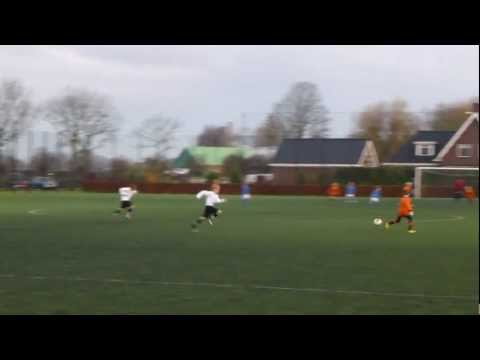 2012_12_01 VVdemeern F2 tegen JSV doelpunt 1