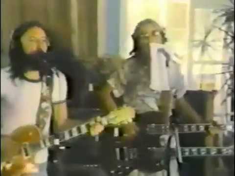 Videoclip de Now She's Gone — America