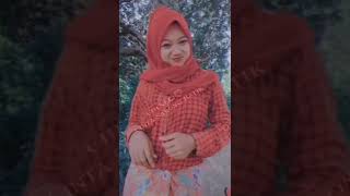 Download lagu Neng kerundung Cantik Goyang Sarung Batik mp3 Download lagu Neng kerundung Cantik Goyang Sarung Batik mp3
