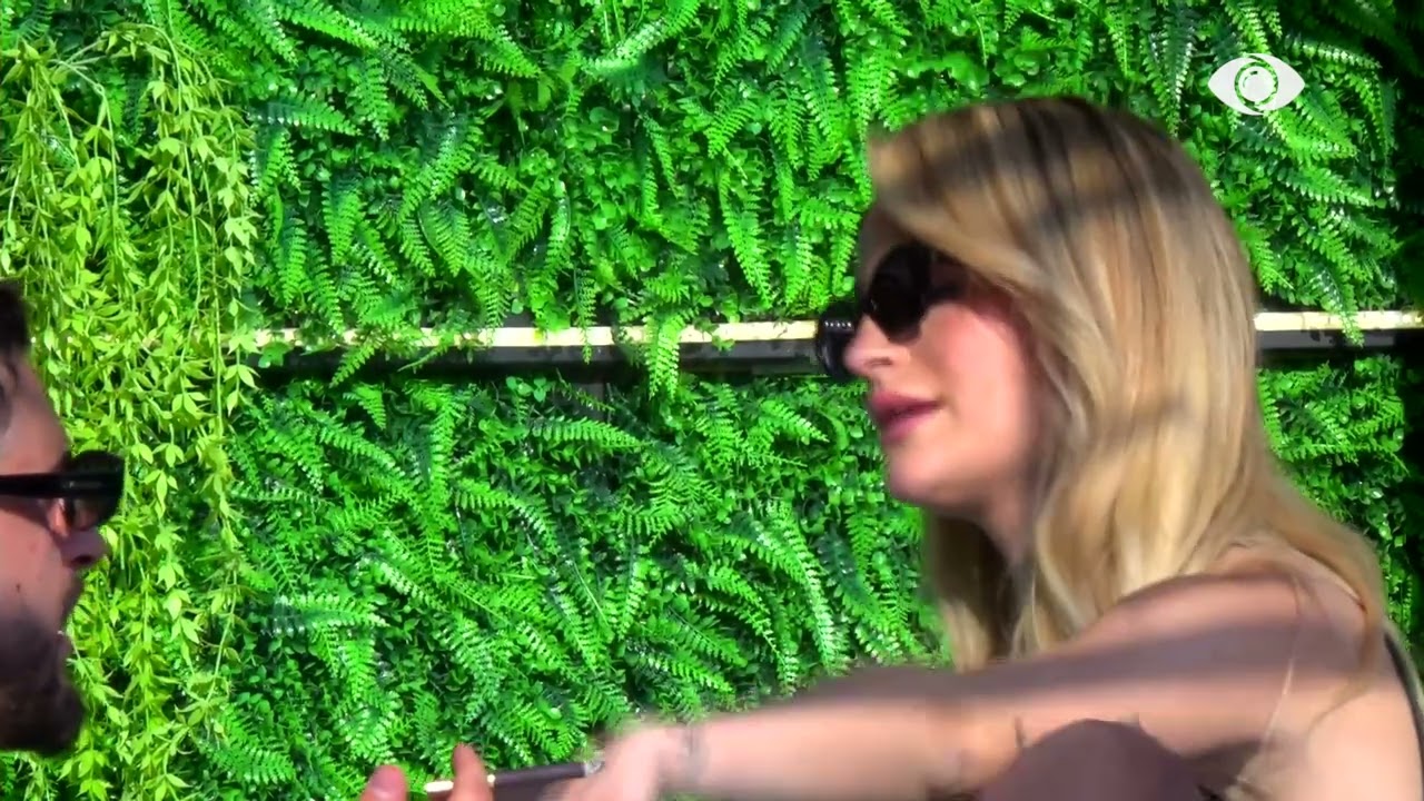 “Jam pishman”/ Gimbo i drejtohet Selin për puthjen, banorja e përqafon