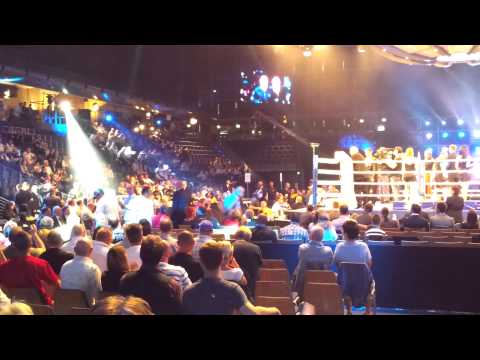Einmarsch Eduard Gutknecht vs Richard Vidal Halbschwer Boxen Max Schmeling Halle Berlin 2013