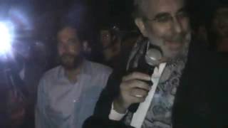 Shlomo Carlebach │V'Chol Hachaim  וכל החיים │Benyamin Steinberg (הזמר והיוצר בנימין שטיינברג) - התמונה מוצגת ישירות מתוך אתר האינטרנט יוטיוב. זכויות היוצרים בתמונה שייכות ליוצרה. קישור קרדיט למקור התוכן נמצא בתוך דף הסרטון