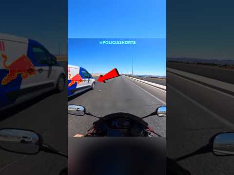 Biker Spotteó un Coche de Red Bull 😳🥤#shorts