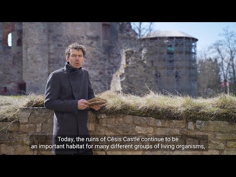 Gundars Kalniņš stāsta par dabas daudzveidību Cēsu pilī