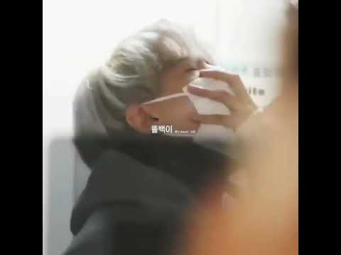 [191013] ICN ✈ Cuties BAEKHYUN looks yawning at the airport.