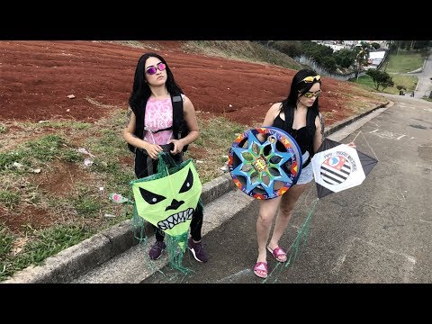 KITE SEASON IN THE FAVELA