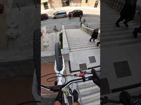 Discesa Estrema in bici! Il padrone di casa si è arrabbiato?