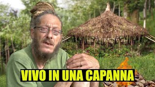 L'uomo che vive in una capanna primitiva