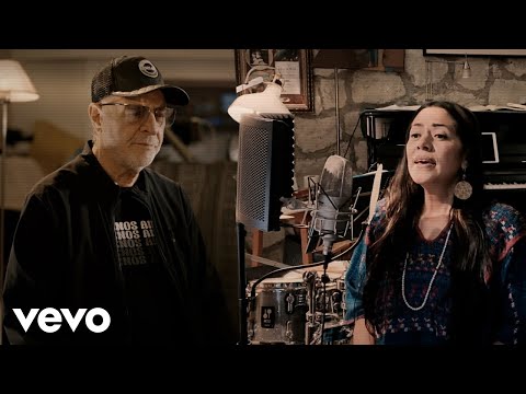 León Gieco, Lila Downs - Soles Y Flores