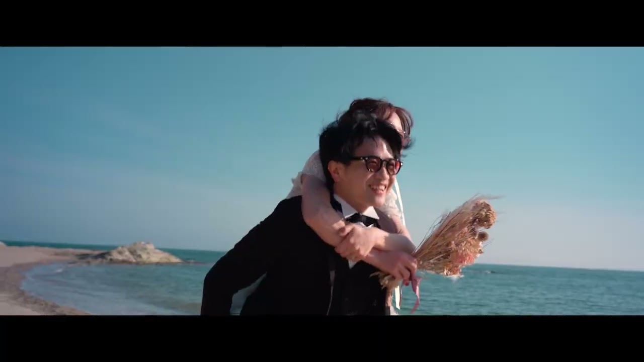 海辺の景色に溶け込んだふたりの時間が、ずっと色あせないように残すウェディングムービー