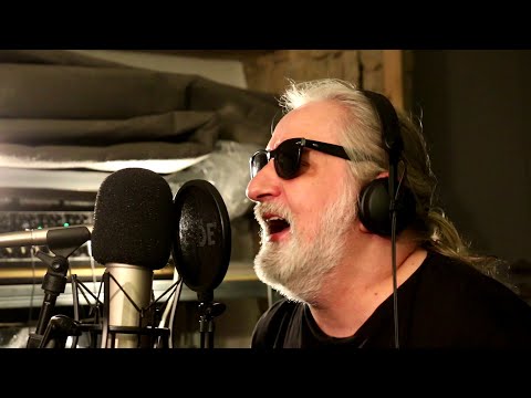 Basstard Pop - Wilbur Traveler - All along the Watchtower ( Bob Dylan )