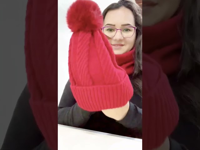 Vídeo relacionado con AYPOW Mujer Invierno Gorro de Punto y Bufanda con Capucha, 2 en 1 Térmicos Prueba de Viento Ajustable Felpa Pasamontañas, Moda Pullover Calentador de Cuello para Deportes al Aire Libre Diario Correr
