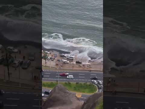 Tsunami llega a Perú! 😱 Playa Redondo Miraflores.