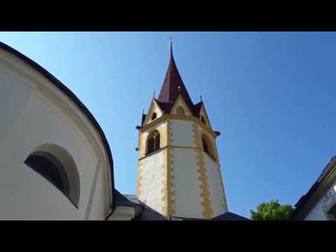 ANRAS/TIROL: Sonntagsgeläute der Pfarrkirche zum hl. Stephanus