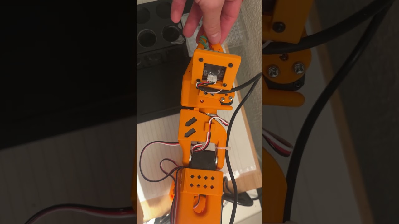 Angular gripper losing the tube