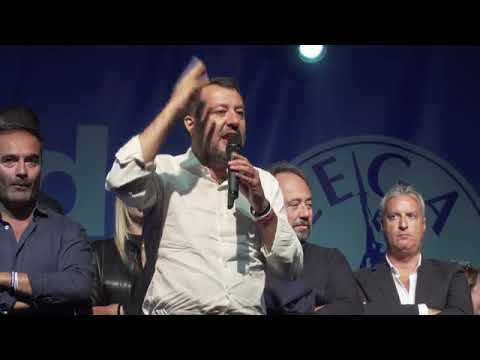 MATTEO SALVINI IN PIAZZA A BARI
