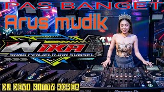 Download lagu PAS BANGET ARUS MUDIK LIVE DJ DEVI KITTY KOREA OT WIKA SANG PENJELAJAH SUMSEL mp3