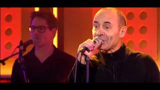 New Cool Collective &amp; Matt Bianco (Mark Reilly) - We Should Be Dancing (DWDD, 23-11-2015)