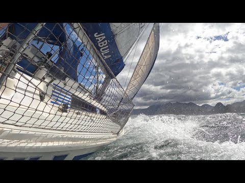 Sailing from Port Elizabeth to Gordon's Bay on a 34' Holiday - November 2022