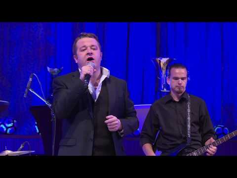 Jalgpalligala 2016: Unistuste Bänd ja Oliver Kuusik - You'll Never Walk Alone