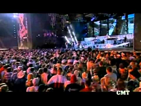 KENNEY CHESNEY & UNCLE KRACKER-DRIFT AWAY-LIVE.wmv