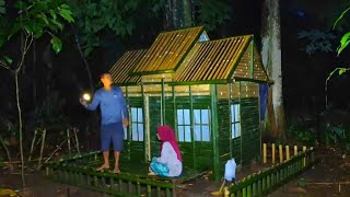 Download lagu Camping hujan deras||membangun shelter dihutan belantara bersama istri berburu ikan disungai mp3