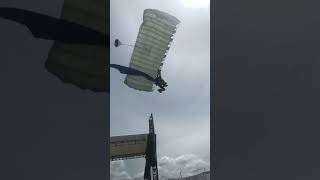 Download lagu Bravo TNI | Terjun Payung Menjadi Tontonan Rakyat mp3