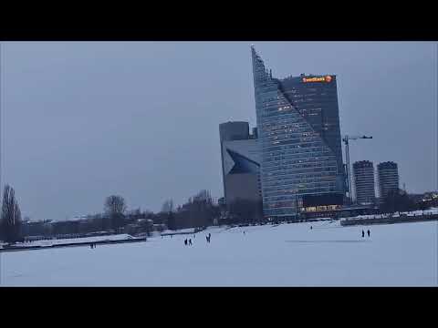 Rīga. Cilvēki staigā pa Daugavas ledu.   People are walking on ice in the center of Riga!  