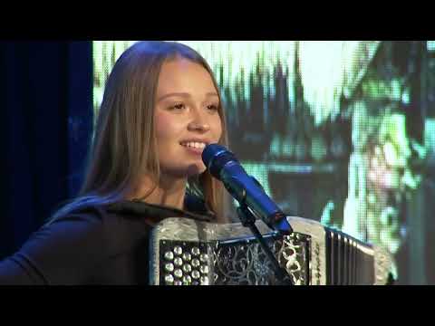 ACCORDEON : Karène NEUVILLE interprète La Princesse des îles (bachata)