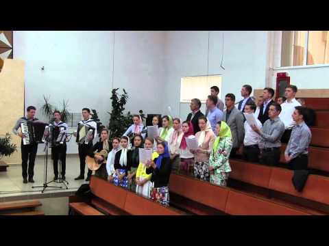 Filip Haprian si un grup de tineri de la Vicov - O ce minunata este viata