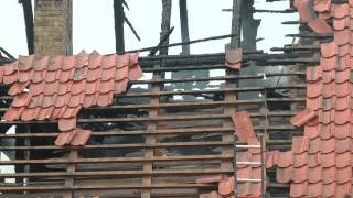 preview picture of video 'Krzewno: Po uderzeniu pioruna spłonął dom i budynek gospodarczy'