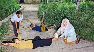 Download lagu Lucu !!! Nenek biadap buat warga pingasan || prank paling lucu se indonesia mp3