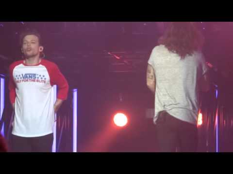 One Direction - Kiss You - London, 28.09.2015