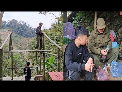 After much effort, Lam and Uncle Huan successfully lifted the roof trusses onto the roof.