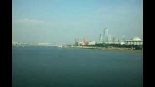 preview picture of video 'Crossing the Han River at Dangsan Bridge - Subway Line 2 (SeoulVillage.com)'