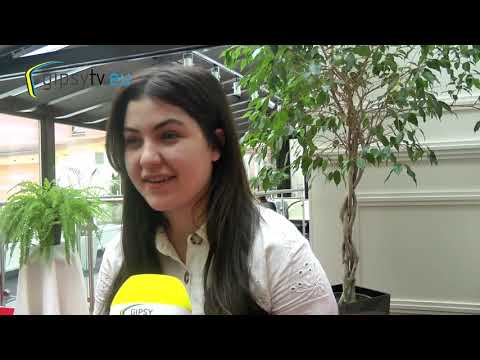 Celeste Buckingham sa zverila sa do rúk rómskym krajčírkam.