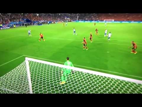 Belgien vs. Italien l EM 2016 - gute Parade von Courtois