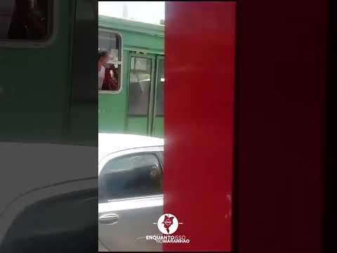 Imagens mostram ônibus escolar sem janelas e circulando a noite sem faróis em Capinzal do Norte