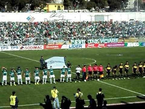 "Los Panzers salida Wanderers Clásico Porteño 2010" Barra: Los Panzers &bull; Club: Santiago Wanderers